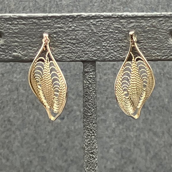 Pierced Earrings Silver Leaf Filigree Textured Wire Curved Retro BoHo Autumn - Picture 1 of 7